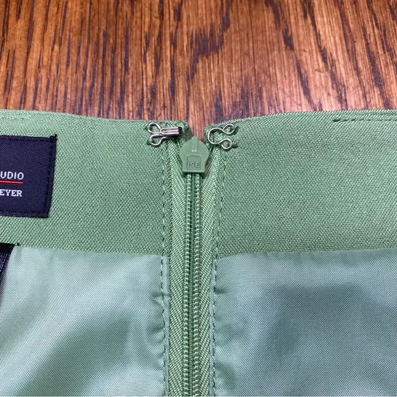 NWT JM Studio by John Meyer Sage / Green Stretch Pencil Skirt
Size 14 - Picture 7 of 9